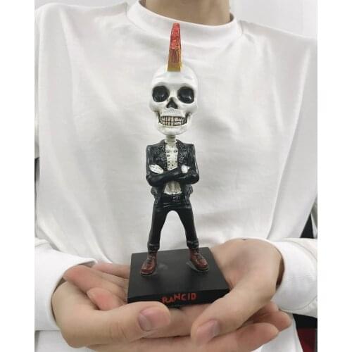 VIP Resin Craft Crown Skull Man Figure Cool Leather cloth Head Shaking Creative Skull Collect Halloween Car Decoration Gag gift