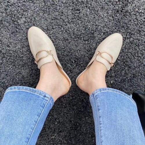 2021 New Women Slipper Fashion Metal Buckle Slip On Mules Shoes Ladies Round Toe Flat Heel Casual Slides Outdoor Sandal Flip Flo