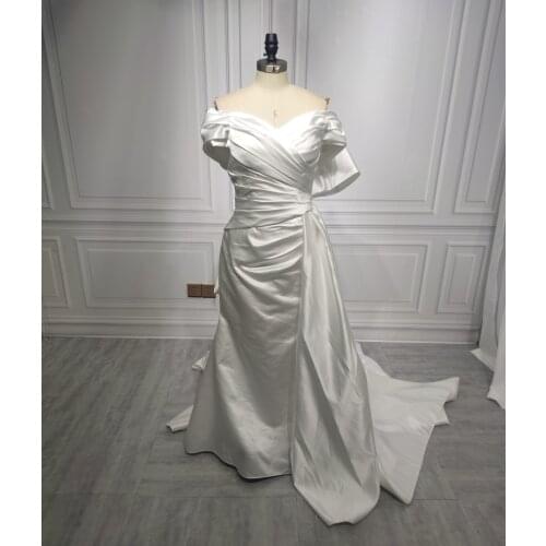 Vintage Long off Shoulder Mermaid Wedding Dresses with Train Sweep Length Pleated See Through Back Bridal Gowns with Bow Women