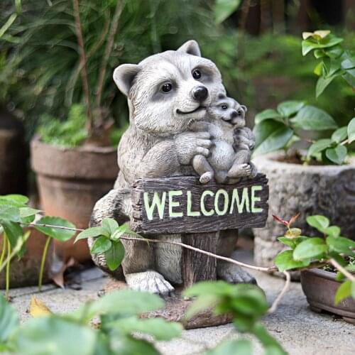Garden Sculpture Cartoon Raccoon Shape Statue with Welcome Board Decorative Artware for Backyard Park