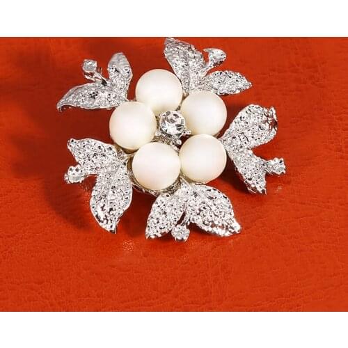 Trendy Women Brooches Flower Imitation Pearls Rhinestones Crystal Wedding Brooch Pin Jewelry Accessories for Ladies Plant Alloy