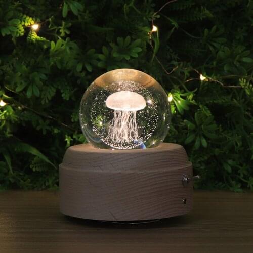 2020 Dropship 3D Rotating Projection Lamp Moon Crystal Ball Night Light Wooden Music Box Rotary Festive Home Decor Birthday Gift