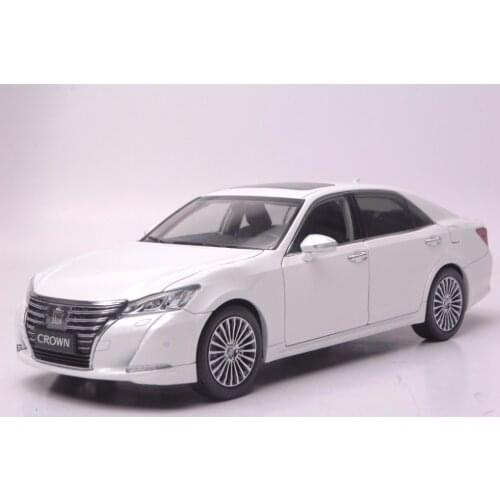 1:18 Diecast Model for Toyota Crown 2015 White Alloy Toy Car Miniature Collection Gifts