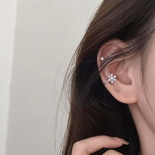 A Girl' Simple Design Mini Daisy Flower Stud Earring Shiny Zircon Ear Clip On Earring Without Ear Hole For Girl Women Jewelry