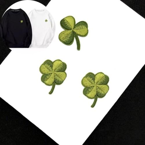 20pcs Iron On parches Clover Embroidered Patches For Clothing Dress Hoodies Fabric Patch Jacket Patchwork Appliques Motif Badge