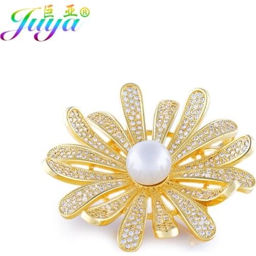 Micro Pave Zircon Copper Pearls Flower Pins Scarf Pearls Decorative Pins Brooches For Women Sweater Uniform Dress Christmas Gift