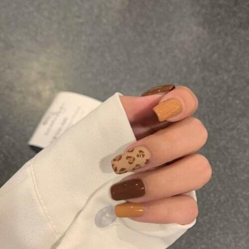 24Pcs False Nail Mocha Brown Leopard Print Design Mid Length Paragraph Removable Nail Art Accessories Fashion Manicure Stickers