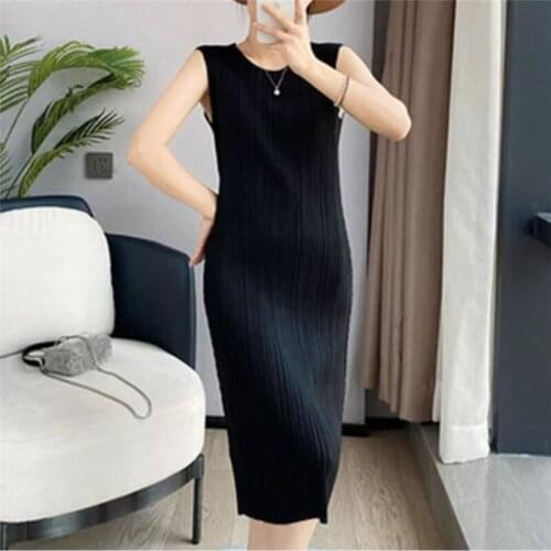 Womens Miyake pleated dress back slit O-neck sleeveless vest bottoming dress mid-length straight dress 2021 female summer