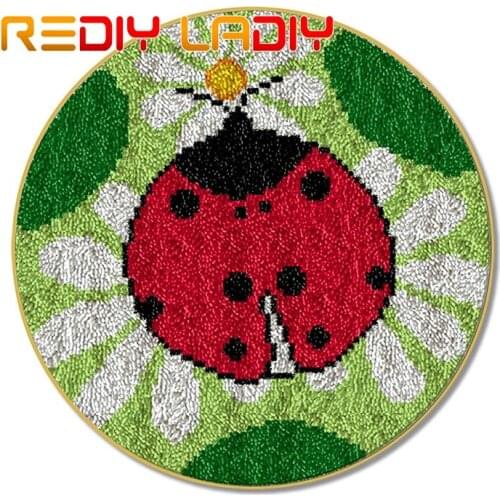 Latch Hook Rug Ladybug Tapestry Crocheting Carpet Rug 100% Acrylic Yarn Sofa Cushion Mat Crochet Tapestry DIY Carpet Art & Craft