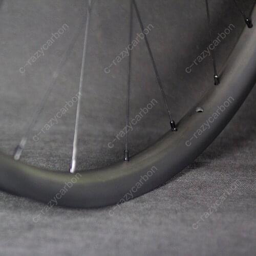 Durable MTB Carbon Wheelset Cross Country Hookless Rim Tubeless Compatible 29ER