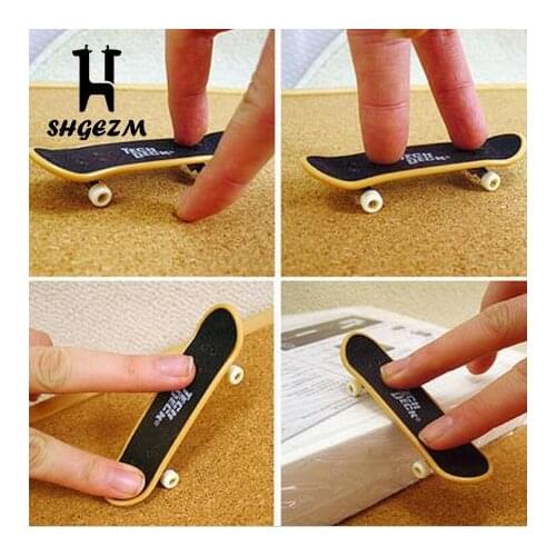 Cute Mini Finger Skateboard Fingerboard Stents Scrub Finger Scooter Skate Boarding Classic Game Boys Favor Cute Party Gift