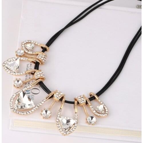 LEADERBEADS 2019 New Womens Luxury Geometric Leather Chain Choker Necklace For Wedding Gift Jewlery Crystal Elegant Pendant