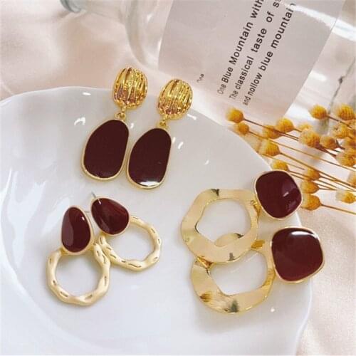 Fashion Irregular metal delicate aesthetic earrings Cute Romantic minimalist style celebrity stud earrings for women jewelry