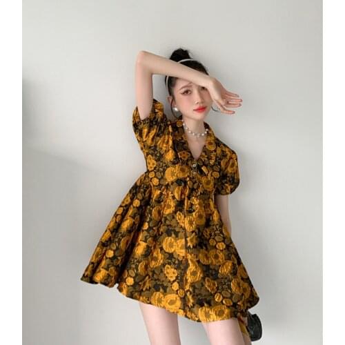 Dress women summer French 2021 new retro 3D embossed jacquard square neck puff sleeve waist slimming dress