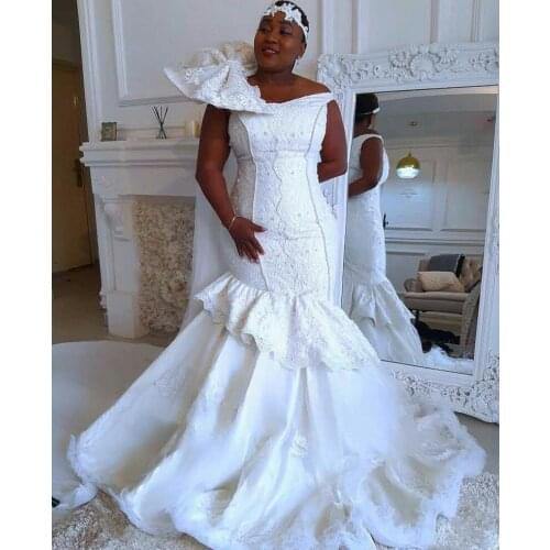 Plus Size Mermaid Wedding Dresses Off Shoulder Lace Applique Beading Bridal Gowns Tiered Ruffles Backless Wedding Dress