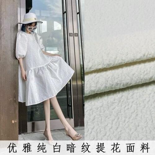 200g / m Elegant Dark Pattern Jacquard Clothing Fabric Dress Trench Coat Fashion Brocade Solid Color