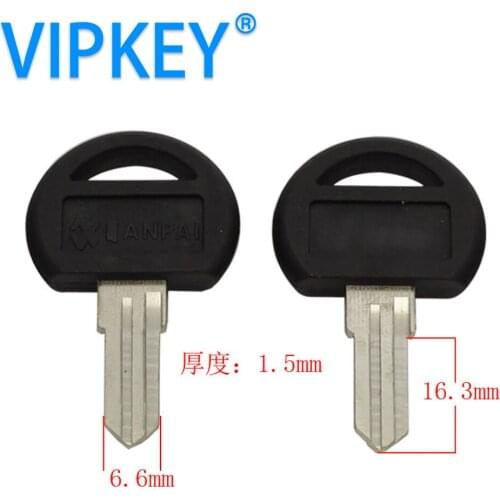 A140 Wide rubber boss desk right blank key