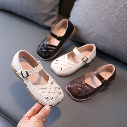 Girls' leather shoes 2021 spring new childrens woven hollow half sandals girl soft bottom breathable princess shoes single shoe