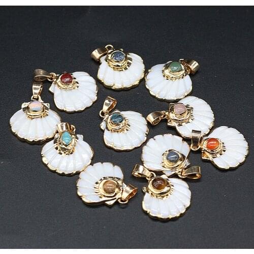 2021 New Natural Shell Pendant Charms Fan Shape Plating Golden Shell Pendant for Making DIY Necklace Accessories 20x25mm
