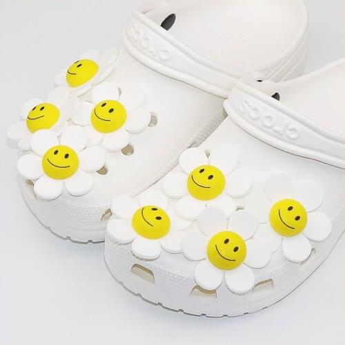 Crocses Charms Designer DIY Big Smiley Flower Shoes Decaration for Croc JIBZ Clogs Kids Boys Women Girls Gifts