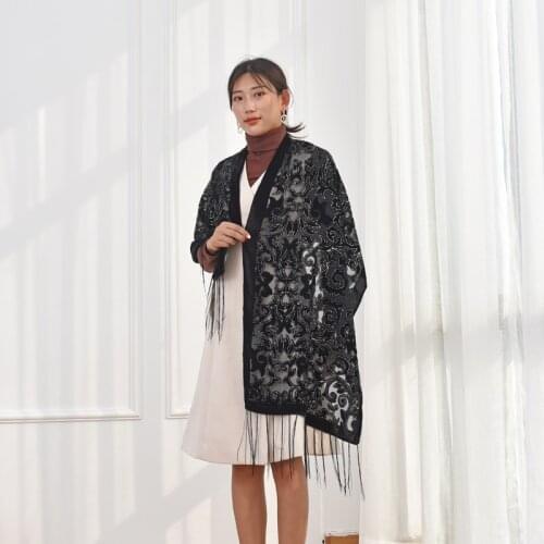 2018 New Hot Glitter Floral Velvet Scarfs For Ladies Muslim Gift Black Hijab Scarf Wedding Shawl Winter Silk Scarves For Mom