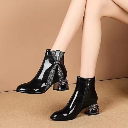 Womens mid-tube boots for fall/winter 2021 new thick-heeled patent leather round-toe zipper Martin boots ankle boots