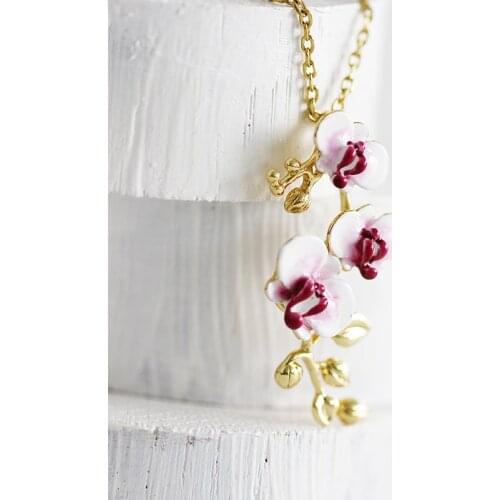 Elegant Temperament Phalaenopsis Necklaces For Women Simple Cute Flower Pendant Neck Feamle Jewelry Accessories Good Gift