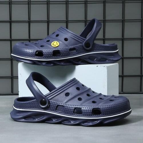 Mens Hole Shoes Couple Home Slippers Summer Hollow Smile Face Buckle Mens and Womens Beach Shoes Men Slippers Flip Flops