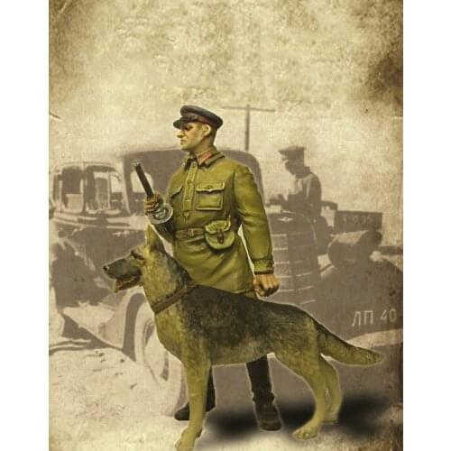 1/35 Resin Model Building Kit Figure Officer with dog