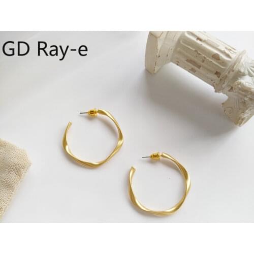 New Fashion Chic Simple Geometric Twisted Matte Gold Hope Earrings For Women H425