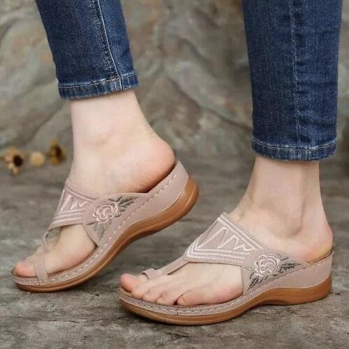 Women Clip Toe Slippers 2021 Flower Embroidery Flip Flops Casual Beach Sandals Ladies Wedges Shoes Summer Women Shoes