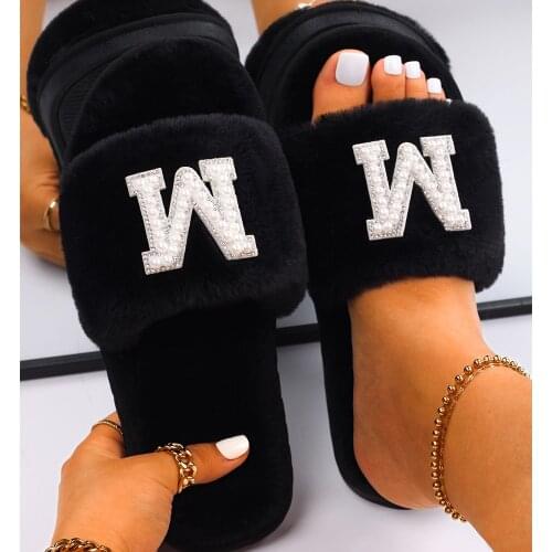 Fluffy Slides For Women House Slippers Pearl Letter Decor Faux Fur Flat Shoes Female Flip Flops Non-Slip Open Toe Furry Slippers