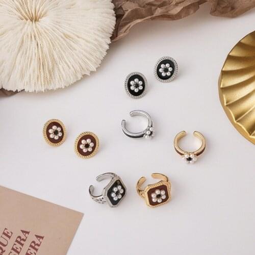 French Retro Black and White Pearl Flower Earrings Ring Opening Adjustable Fashion Ins Simple Earrings Fashion Jewelry 2021