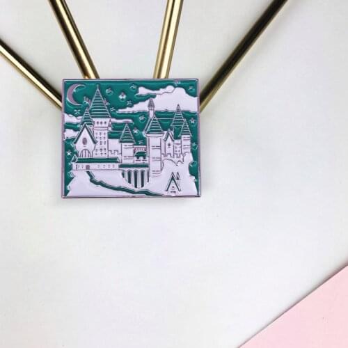 Magic castle under the night sky brooch pin Harry-Potterrr Magic school badge fashion jewelry decor