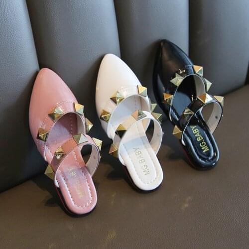 Girls Pointed Toe Flat Half Slippers Summer New Fashion Anti-kick Rivet Flat Sandals and Slippers for Outer Wear Children Shoes