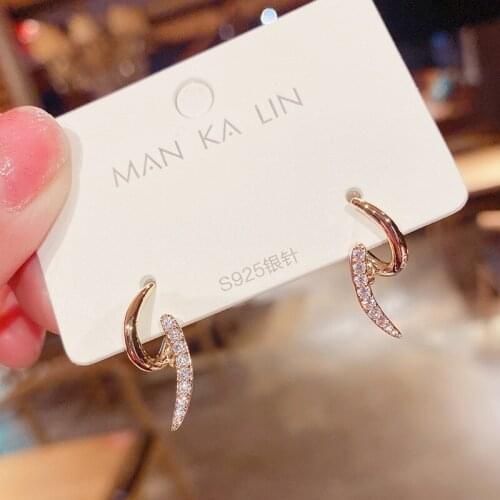 Korean Version Simple Gold Plated Zircon Dart Studs Earrings Fashion Elegant Womens Studs Earrings Dinner Ball Jewelry