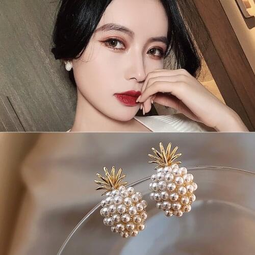 New Arrival Geometric Pearl Women Classic Stud Earrings Pineapple Pearl Earrings Female Fashion Earrings Female Jewelry