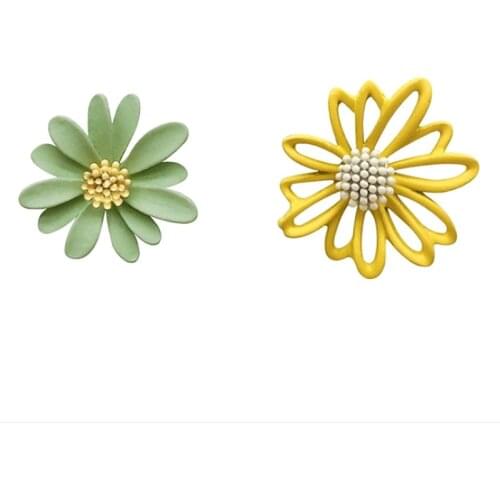New Asymmetrical Forest Flower Earrings Small Daisy Earrings Temperament Personality Korean Jewelry Wholesale
