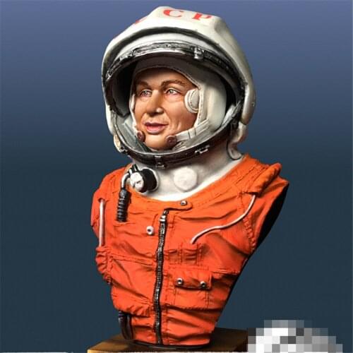 Space Adventurer IV Bust Resin Figure Kit 1/9 Scale Model Kit Assembly Model Resin Kit Bust Colorless Self-Assembled Toy