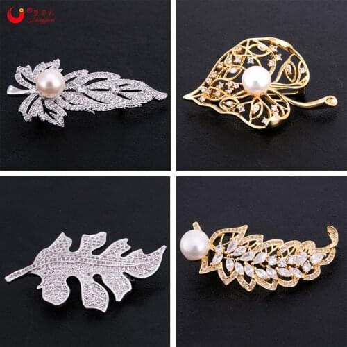 Exquisite Maple Leaf Freshwater Pearl Brooch Enamel Pins Cherry Broshes Zircon Brooches for Women Wedding Jewelry Christmas Gift