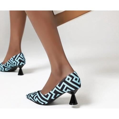 New Stripe thick heel shoes large 43 44 45 46 47 color matching stripe medium heel shoes large 47