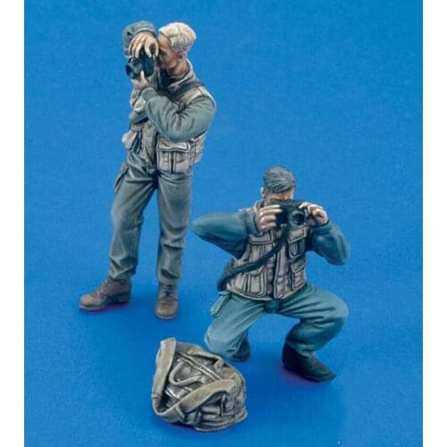 New Unassembled 1/35 ancient stand Photographers (2 Figures) Resin Figure Unpainted Model Kit