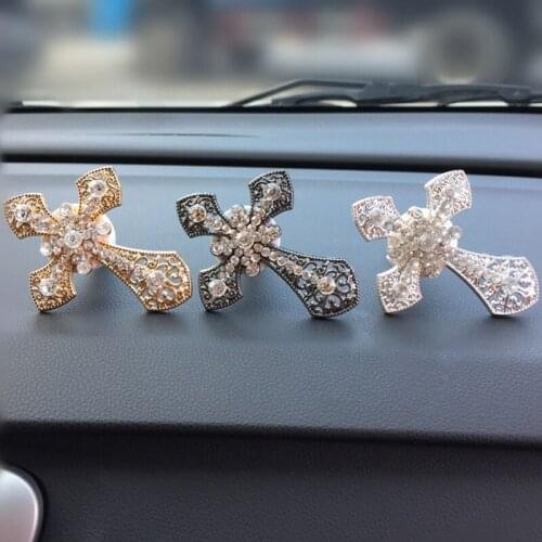 1PC Car Ornament Crystal Cross Jesus Air Freshener Diamond Automobiles Interior Decoration Vents Perfume Clip Diffuser