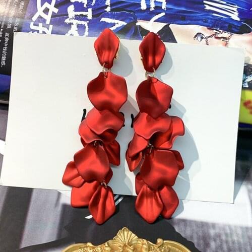 The new 2020 fashion multi-layer rose petal long tassel earrings, acrylic large earrings, announce the female romantic earrings