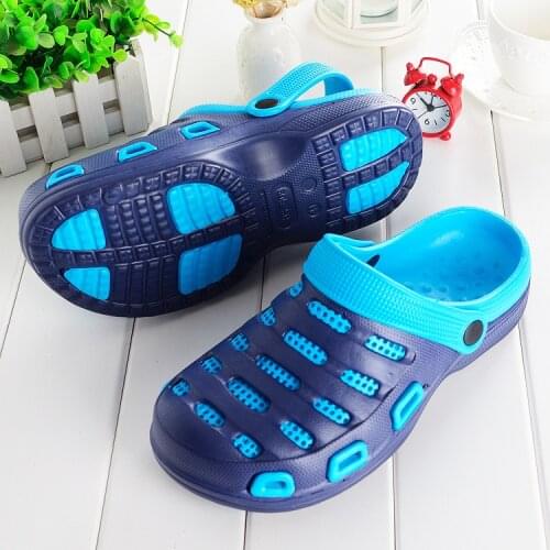 2021 Slip on Casual Garden Clogs Waterproof Shoes Slippers Women Classic Nursing Clogs Hospital Women Work Medical Sandals