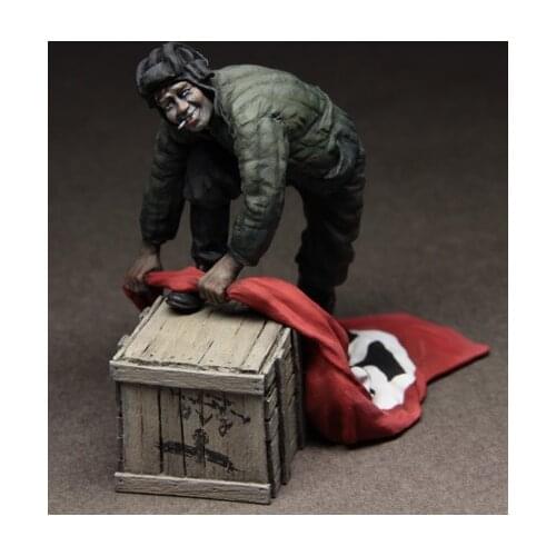 1/35 Scale Resin Figures Model Kit Red Army Tanker GK 162 Unassembled unpainted