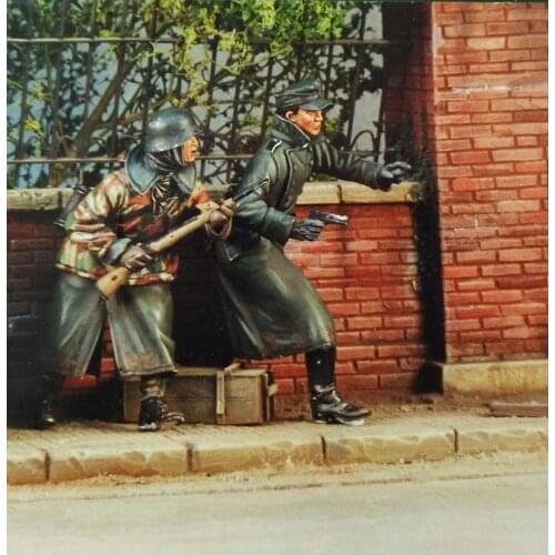 1/35 Scale Unpainted Resin Figure Charging