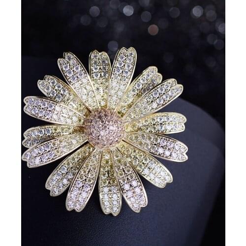 Luxury Zircon Rhinestone Crystal Daisy Brooches for Women Fashion Cute Flower Pin Luxury Jewelry Accessories broche bijoux femme