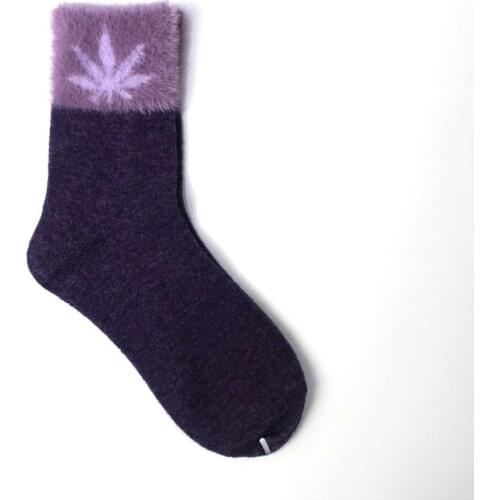 2019 New ferret wool socks winter with maple leaf print breathable and warm mid-tube socks for women 7 colors 182