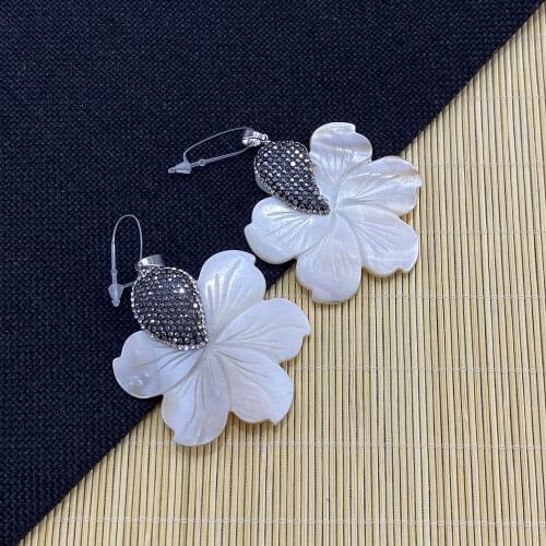 Natural Freshwater Shell Pendant Flower Shape Pendant Ladies Fashion Necklace Bracelet Accessories Can Be Used As DIY Jewelry